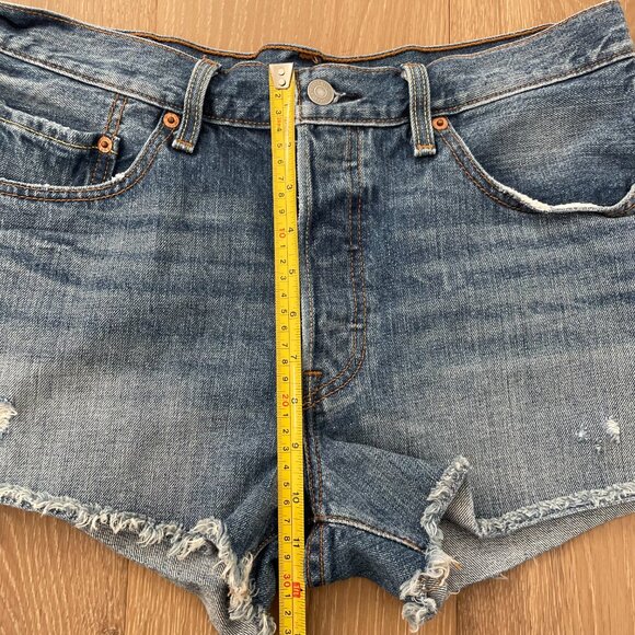 Levi’s Shorts Women 30 Waist 501 Original Fit High Rise Denim Blue Button Fly - Picture 9 of 14